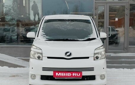 Toyota Voxy II, 2010 год, 1 650 000 рублей, 2 фотография
