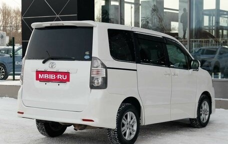 Toyota Voxy II, 2010 год, 1 650 000 рублей, 5 фотография