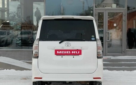 Toyota Voxy II, 2010 год, 1 650 000 рублей, 6 фотография