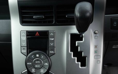 Toyota Voxy II, 2010 год, 1 650 000 рублей, 14 фотография