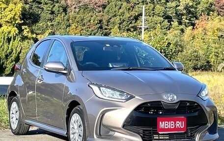 Toyota Yaris, 2022 год, 1 350 010 рублей, 1 фотография
