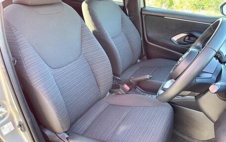 Toyota Yaris, 2022 год, 1 350 010 рублей, 4 фотография