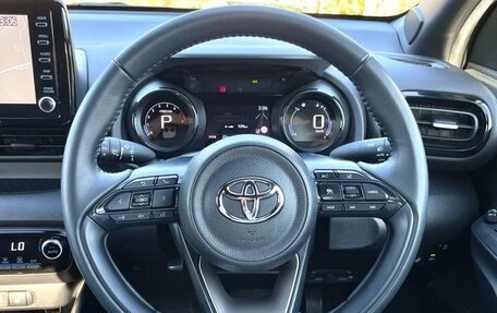 Toyota Yaris, 2022 год, 1 350 010 рублей, 7 фотография