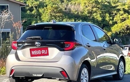 Toyota Yaris, 2022 год, 1 350 010 рублей, 3 фотография