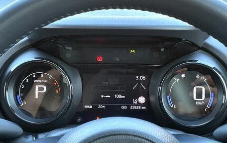 Toyota Yaris, 2022 год, 1 350 010 рублей, 22 фотография