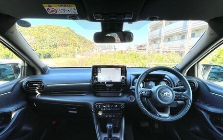 Toyota Yaris, 2022 год, 1 350 010 рублей, 18 фотография