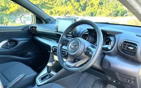 Toyota Yaris, 2022 год, 1 350 010 рублей, 25 фотография