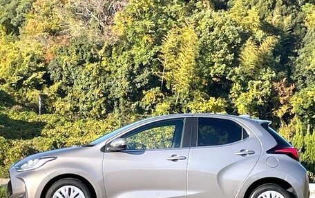 Toyota Yaris, 2022 год, 1 350 010 рублей, 24 фотография