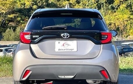 Toyota Yaris, 2022 год, 1 350 010 рублей, 28 фотография