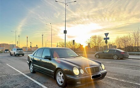 Mercedes-Benz E-Класс, 2001 год, 590 000 рублей, 1 фотография