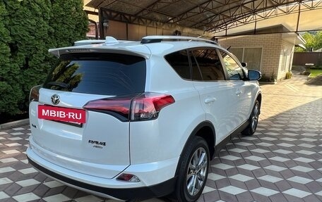 Toyota RAV4, 2019 год, 3 750 000 рублей, 4 фотография