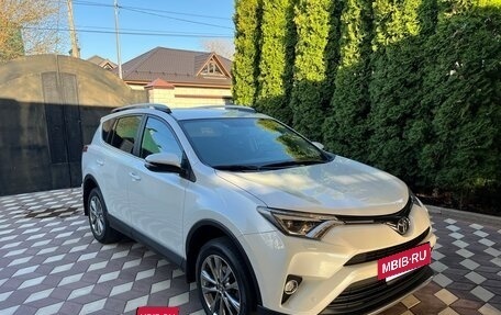 Toyota RAV4, 2019 год, 3 750 000 рублей, 2 фотография