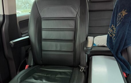 Volkswagen Multivan T6 рестайлинг, 2020 год, 4 700 000 рублей, 15 фотография