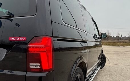 Volkswagen Multivan T6 рестайлинг, 2020 год, 4 700 000 рублей, 3 фотография