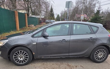 Opel Astra J, 2010 год, 580 000 рублей, 2 фотография