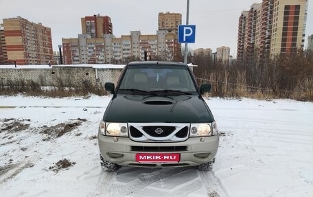 Nissan Terrano II рестайлинг, 2001 год, 530 000 рублей, 2 фотография