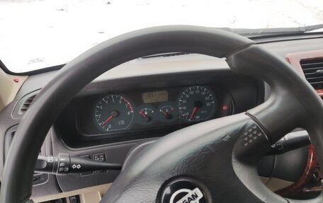 Nissan Terrano II рестайлинг, 2001 год, 530 000 рублей, 13 фотография