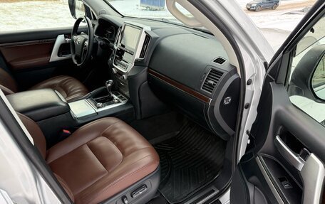 Toyota Land Cruiser 200, 2019 год, 7 650 000 рублей, 14 фотография