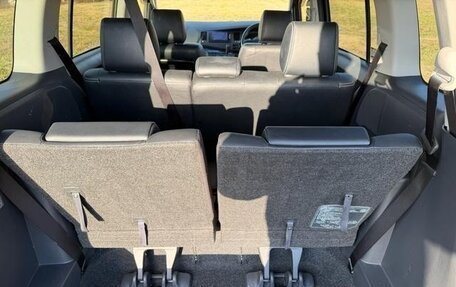 Toyota ISis I, 2016 год, 1 150 000 рублей, 14 фотография