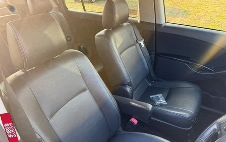 Toyota ISis I, 2016 год, 1 150 000 рублей, 25 фотография