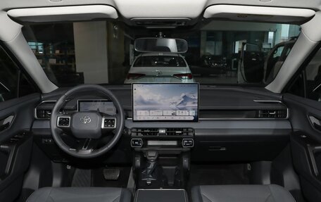 Toyota RAV4, 2025 год, 4 850 000 рублей, 7 фотография