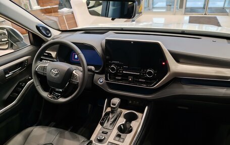 Toyota Highlander, 2025 год, 6 800 000 рублей, 10 фотография