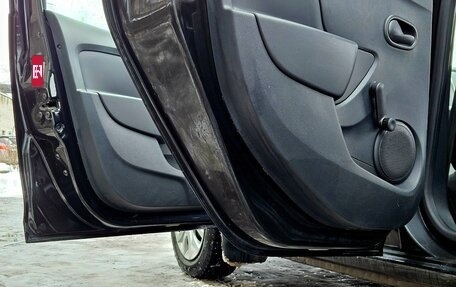 Renault Sandero II рестайлинг, 2017 год, 875 000 рублей, 32 фотография