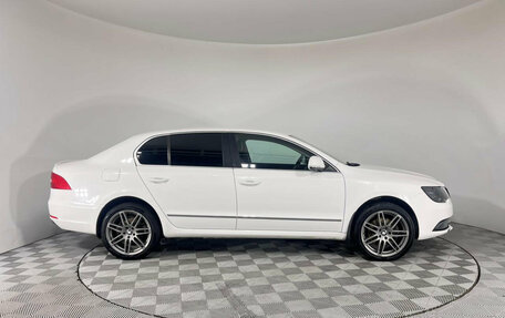Skoda Superb III рестайлинг, 2013 год, 999 000 рублей, 4 фотография