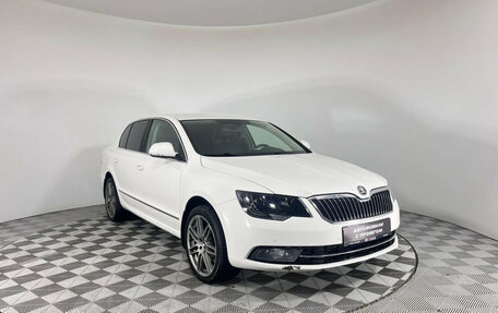 Skoda Superb III рестайлинг, 2013 год, 999 000 рублей, 3 фотография