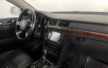 Skoda Superb III рестайлинг, 2013 год, 999 000 рублей, 11 фотография