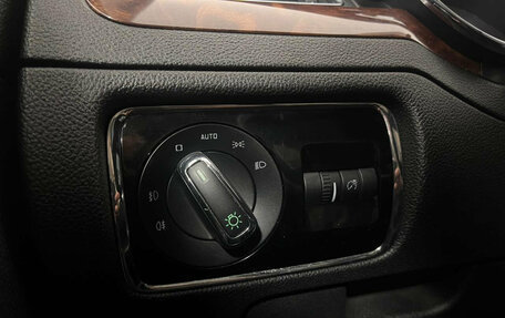 Skoda Superb III рестайлинг, 2013 год, 999 000 рублей, 13 фотография