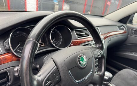 Skoda Superb III рестайлинг, 2010 год, 1 750 000 рублей, 24 фотография