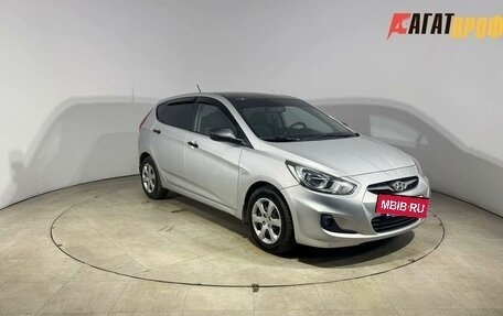Hyundai Solaris II рестайлинг, 2012 год, 800 000 рублей, 3 фотография