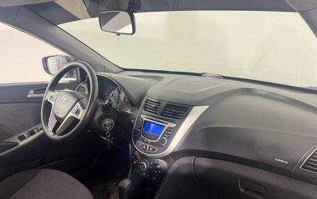 Hyundai Solaris II рестайлинг, 2012 год, 800 000 рублей, 11 фотография