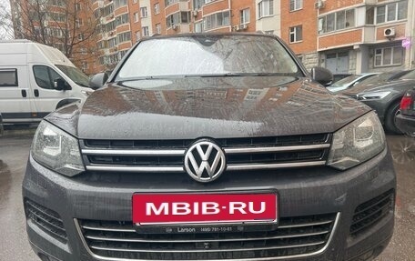 Volkswagen Touareg III, 2012 год, 2 220 000 рублей, 2 фотография