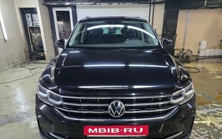 Volkswagen Tiguan II, 2021 год, 3 500 000 рублей, 2 фотография