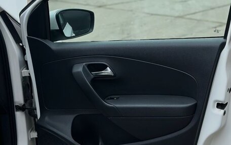 Volkswagen Polo VI (EU Market), 2012 год, 800 000 рублей, 5 фотография