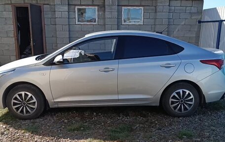 Hyundai Solaris II рестайлинг, 2017 год, 990 000 рублей, 1 фотография