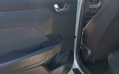 Hyundai Solaris II рестайлинг, 2017 год, 990 000 рублей, 2 фотография