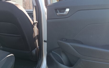 Hyundai Solaris II рестайлинг, 2017 год, 990 000 рублей, 7 фотография