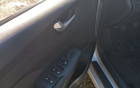 Hyundai Solaris II рестайлинг, 2017 год, 990 000 рублей, 5 фотография