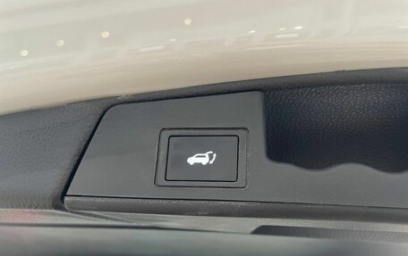 Toyota RAV4, 2025 год, 3 990 000 рублей, 23 фотография