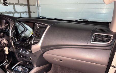 Mitsubishi L200 IV рестайлинг, 2018 год, 2 600 000 рублей, 25 фотография