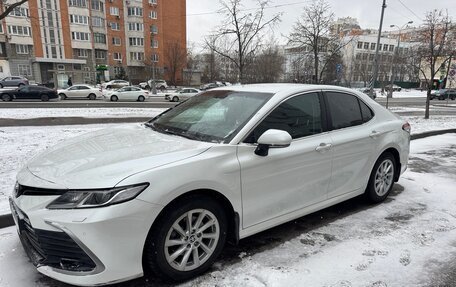 Toyota Camry, 2021 год, 3 330 000 рублей, 2 фотография