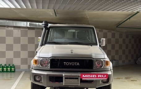 Toyota Land Cruiser 70, 2016 год, 9 300 000 рублей, 2 фотография