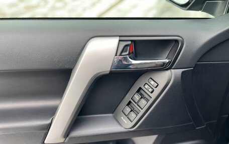 Toyota Land Cruiser Prado 150 рестайлинг 2, 2016 год, 4 950 000 рублей, 28 фотография