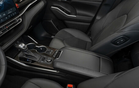 Toyota Highlander, 2025 год, 5 800 000 рублей, 21 фотография