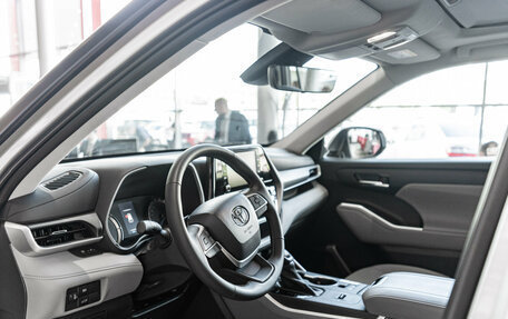 Toyota Highlander, 2025 год, 6 190 000 рублей, 9 фотография