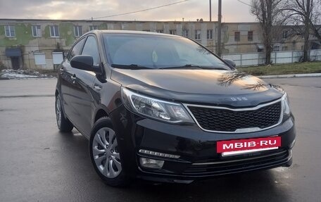 KIA Rio III рестайлинг, 2017 год, 900 000 рублей, 4 фотография