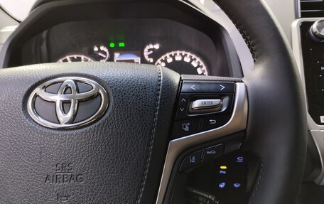 Toyota Land Cruiser Prado 150 рестайлинг 2, 2020 год, 6 450 000 рублей, 10 фотография